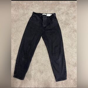 Abercrombie relaxed black dad jeans. NWT.